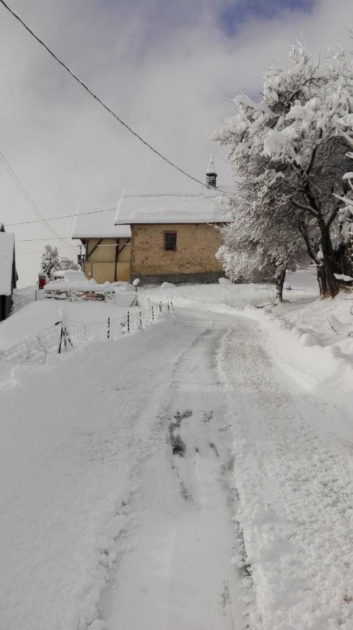 Jarrier Bel Appartement Au Rez De Chaussee D'Un Chalet מראה חיצוני תמונה
